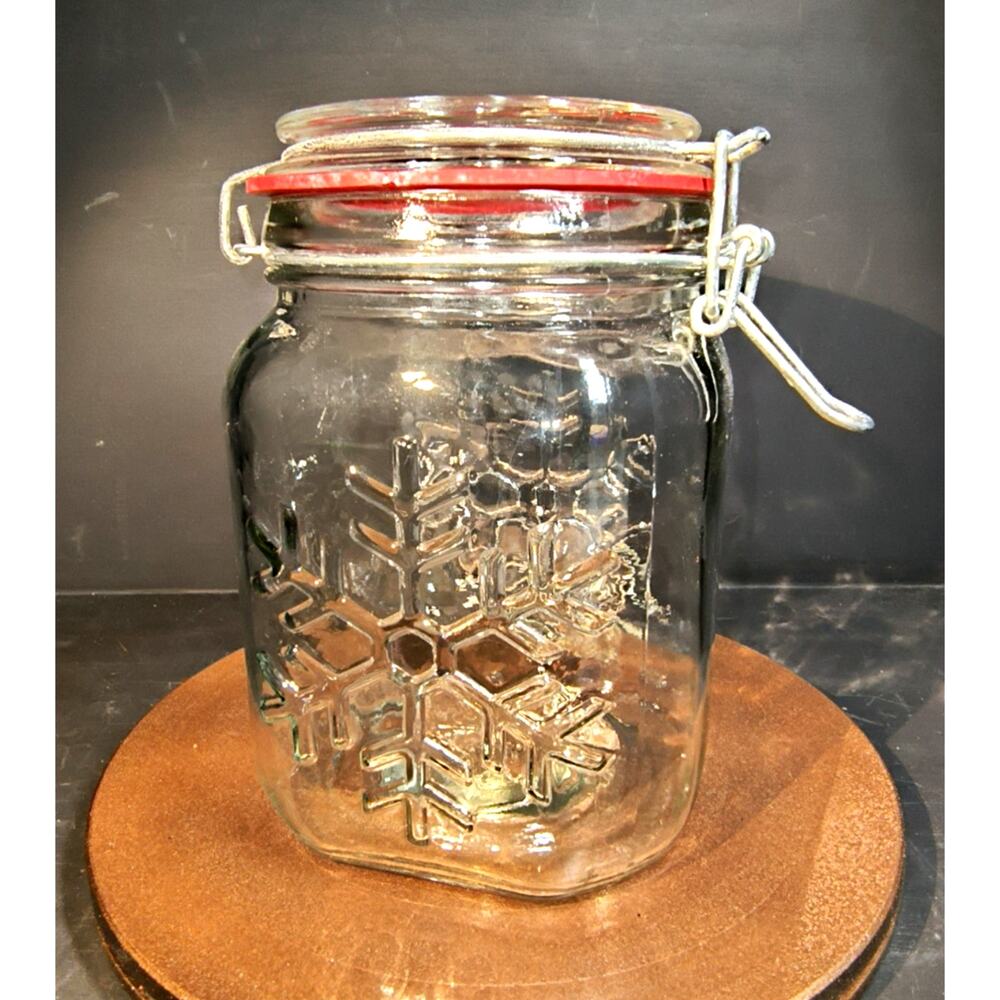 1545.  Anchor Hocking Snowflake Wire Bail Locking Lid
